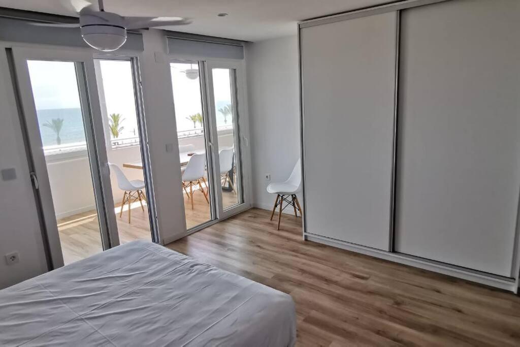 Lujoso Apartamento En Primera Linea De Playa Alicante Exterior photo